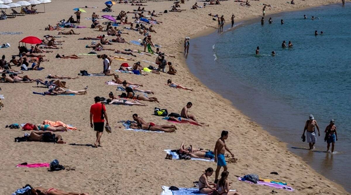 Barcelona hopes for return of mass tourism