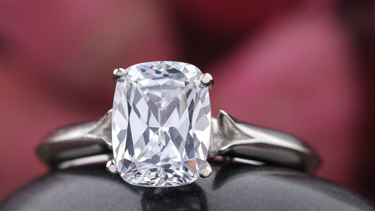 Round vs. Princess Cut: Selecting the Ideal Ring for Your Engagement