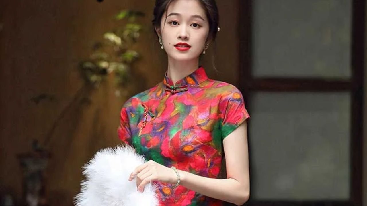 How Does The Qipao Reflect Chinese Feminine Beauty And Strength?